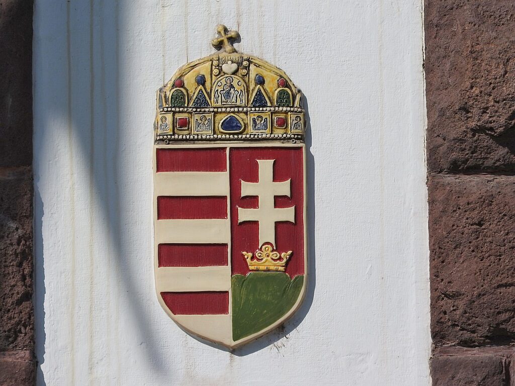 Image of a Hungarian emblem on a facade