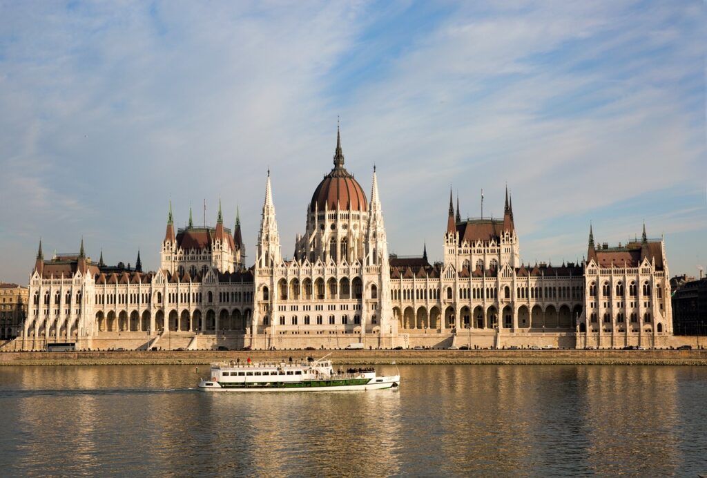 Image of the Hungarian parliament in Budapest