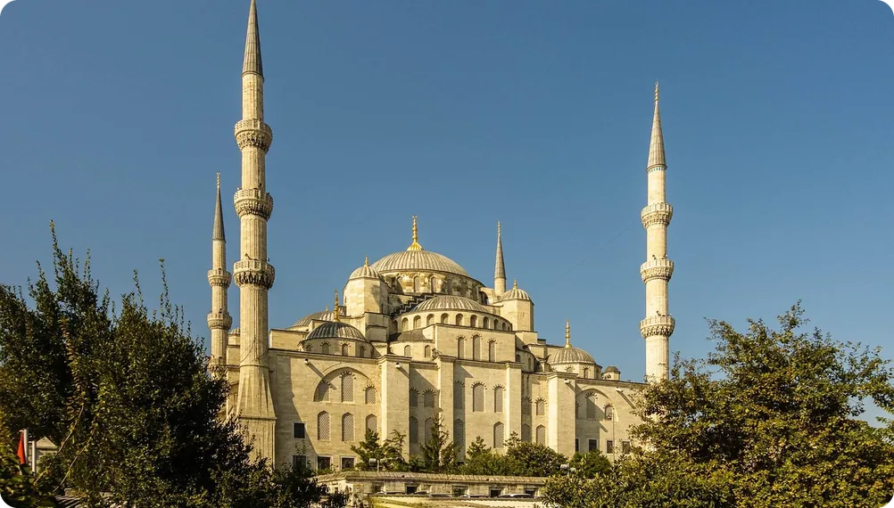 Sultan Ahmed Mosque in Istanbul under a clear sky